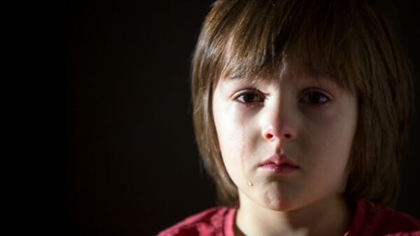 校园欺凌事件被孩子看到，父母如何回应沟通？